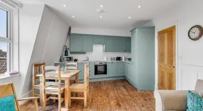 2 - Modern & Stylish 3-Bed Apartment in Cromer - Image 2