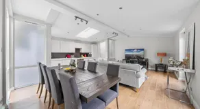 3 Bed City Centre House Sleeps 6 - Parking Wifi - Image 3