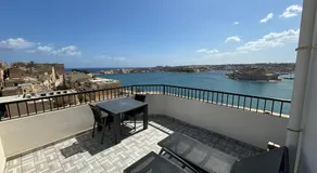 Grand Harbour Hotel - Image 2