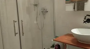 Helles Doppelzimmer im Untergeschoss mit Bad im Grünen nahe Potsdam - Image 2