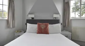 Hunters Moon Hotel - Image 2