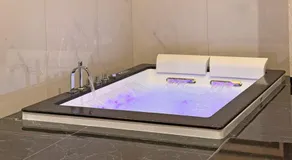 Red Rose Exclusive Rooms - Image 4