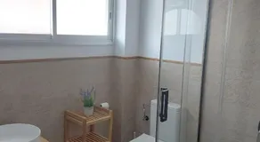 Appartement \"Fenals\" avec vue sur la mer, terrasse privée et Wi-Fi - Image 4