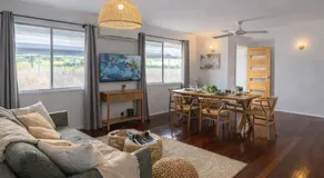 Chic Urban Escape in Norman Park - Holiday Home - Image 2