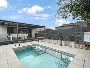 Spacious 3-bedroom Home With Private Pool & BBQ - Image 5