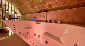 La Maison Pinot Noir - Image 5