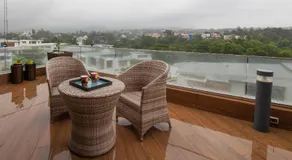 StayVista's Villa 41 - 6BHK with Home Theatre & Jacuzzi - Image 5