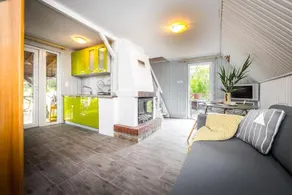 Holiday home with a terrace, right by the lake - Image 1