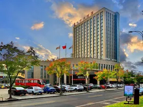 Oriental Hotel - Image 4