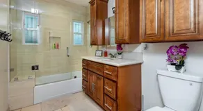 Luxury and Spacious 5 bedroom private house by Melrose WIFI TV Backyard Free Parking close to the Grove Hollywood Walk of Fame - Image 2