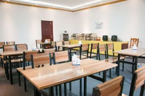 Eaka Hotel - Image 5