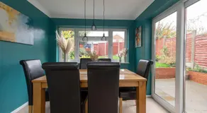4 BR Maidstone Spacious House -Drive Parking sleeps 7 - Image 3
