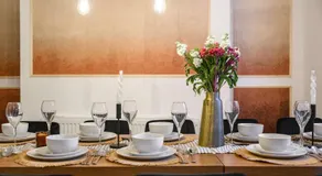 Luxury 5 Bed 10 Min to Airport Sleeps 14 - Image 5