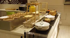 IU Hotel Guiyang Future Ark Poly New City Guiyu Hot Spring Store - Image 4