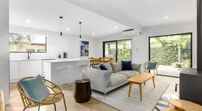 1 Love, 2 Seas - Boutique Beach House - Image 2