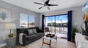 Great 1 bedroom 1 bath condo with heated pool - Image 2
