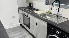 Aurang House, 1 Bedroom, with Kitchen, 55" Flat TV, Private Parking - Image 3