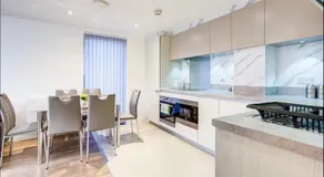 Modern 2 Bedroom 2 Bathroom Apartment 10 Mins to Excel London & Canary Wharf - Image 2