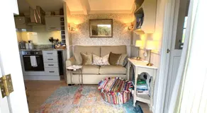 Stunning Shepherds Hut with Superb Views & Fire Pit near a Superb Gastro Pub - Image 2
