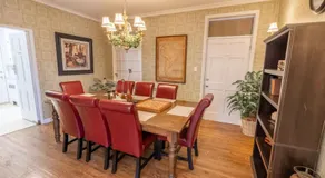 Cardinal Inn Western Room - Image 4