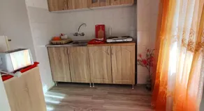 BB House - Image 3