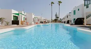 Avkopplande lägenhet med pool och stor terrass nära stranden - Image 3