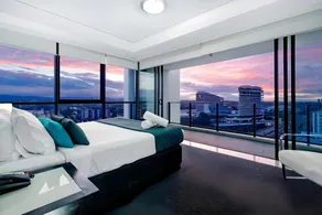2bedroom beach resort apartment, broadbeach - Image 2