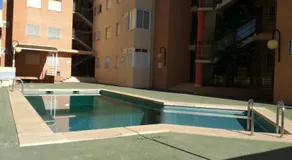 Relax y cómodo APARTAMENTO CON GRAN TERRAZA, PARKING, PISCINA Y CON VISTAS AL MAR, A SOLO 50 m DE LA PLAYA - Image 3