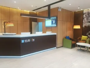 IU Hotel Guiyang Convention and Exhibition Center Financial City - Image 2