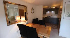 3 bedroom flat 10 mins walk to Bay and City center Free Parking - Image 3