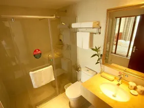 GreenTree Inn Shanghai Songjiang WanDa Plaza RonGMEi Road Express Hotel - Image 2