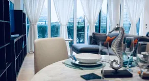 Thames riverside apartment in London - Image 2