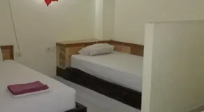 Amed Stop Inn Homestay, Rooftop Restaurant and Bar - Image 2