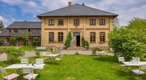 Spacious Vacation Apartment With A Garden View - Image 4