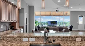 Luxurious Penthouse with large patio - Image 4