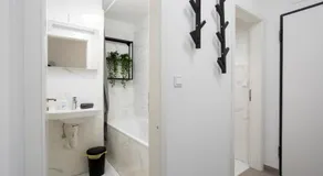 New Tranquil Apartments with FREE PARKING - Image 5