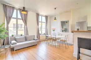Elegant Duplex for 12 in Capital Street - Image 2