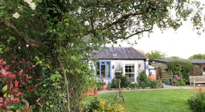 Cosy Cottage ground floor bedroom ensuite with private entrance - Image 5