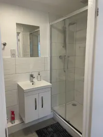 Modern The Mews Apartment - Image 5