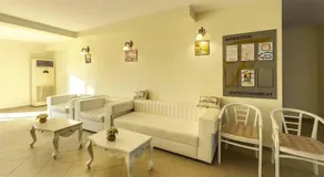 Gardenia Hills - Image 2