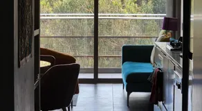 GREEN ROSE Quiet Spacious Lakeside Carpark Exceptional 70m2 - Image 3