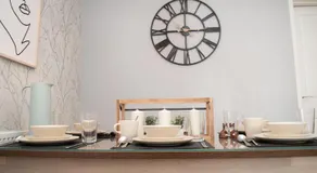 Comfy Modern 3BR Semi Detached 400Mb Wifi Free Double Parking - Image 5
