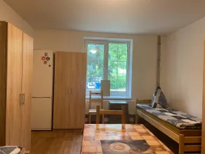 Sleep & Go Praha 9 - Triple Room - Image 4