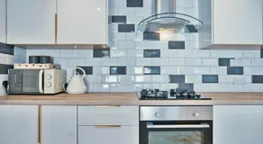 AV MODERN HOMES-House for 7 Guests near City Centre - Image 5