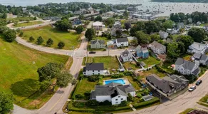 The Seafarers Stay A Nautically Themed 3BR Flat in Stonington Borough - Image 3
