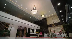 Royal Bliss - Image 5
