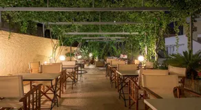 Grace Hotel & Studios - Image 4