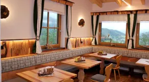 Shared room, shower or bath, toilet, balcony - Image 3