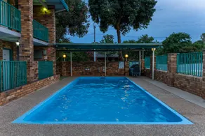 Fig Tree Motel - Image 3