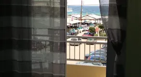 Beautiful Apartment in front of the sea with a mountain view - Image 4